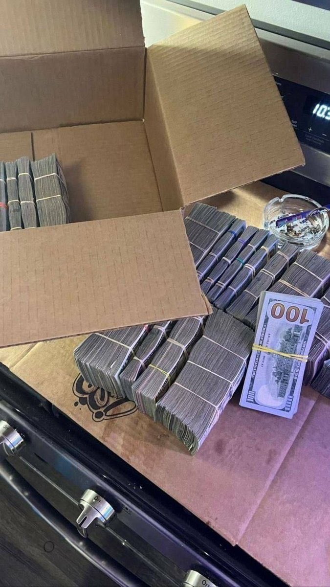elonmusknews30's tweet image. $10 million hits your account. Your next move?

A. marriage
B. Invest 
C. Give to poor
D. Buy a house for mom
E. Travel the world