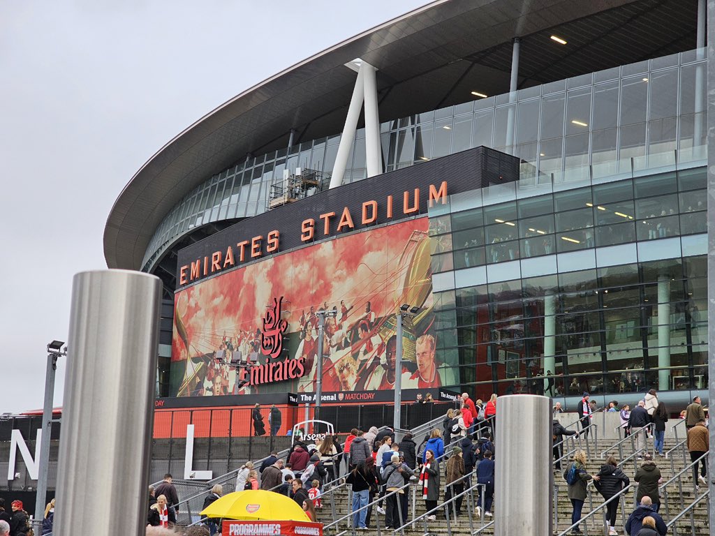 SW6Haribo's tweet photo. Game#31, London N7, Emirates Stadium: #AFC v #MCFC.  Hope this game is better than the phone coverage. Here to watch Gyökeres. https://t.co/60N7BLv9Ec