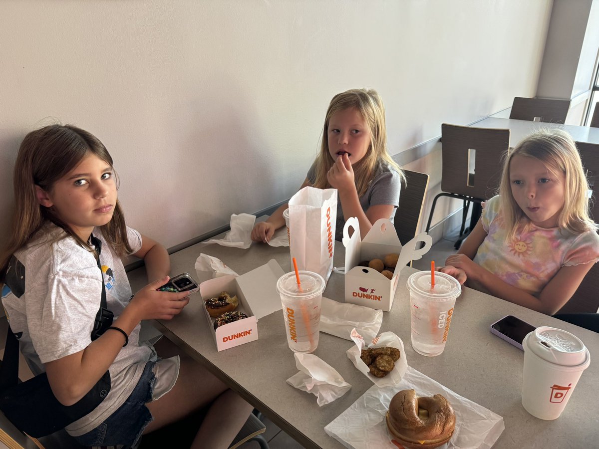 Sundays are always better with <a href="/dunkindonuts/">Dunkin'</a> before service <a href="/CrossCreekColl/">CrossCreek Church</a>!