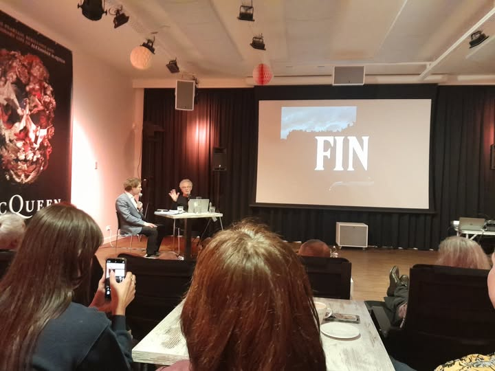 Boeiend gesprek in <a href="/Cinecitta013/">Cinecitta</a>  van Jeroen Overbeek met componist- muzikant Tom America over zijn werk en favoriete filmmuziek. Na afloop speelde Tom America nog wat nieuwe nummers. #musicfilmfestival