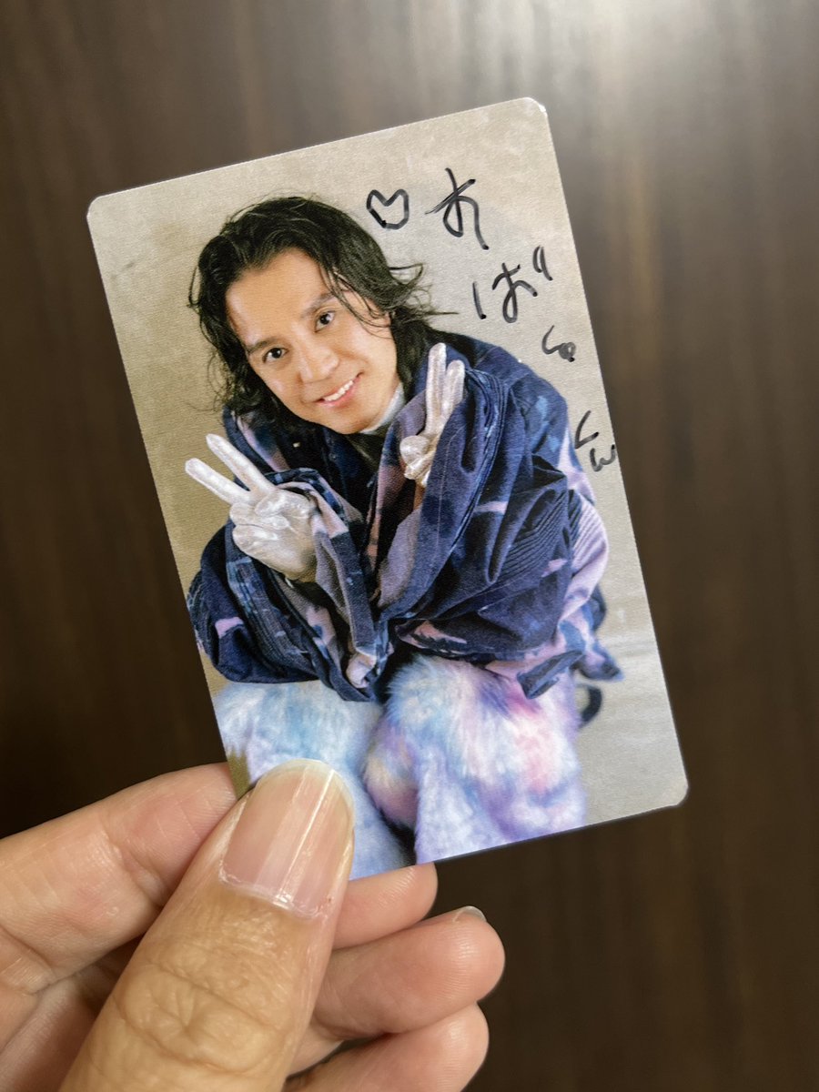 ambasataro7171's tweet photo. すばるの直筆サイントレカ欲しくて
New Album『Su』会場限定予約してきた🫡

すばるのサインは書いてなかったけど、
最近ひらがな書けるようになった5歳の娘がサイン書いてくれた🥰
パパは幸せだ❤️

#すばしゅくん
#2025.11.5リリース
#渋谷すばる_Su
#横山裕_渋谷すばる https://t.co/022IteGmlw