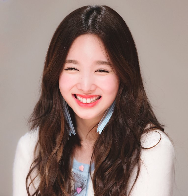 nayeonykies's tweet photo. Nayeon grow up so well 🥹❤️‍🩹 

#ABCD완벽한_나연이의_생일
#MeeeeeeWithNayeon
#TWICE #트와이스 https://t.co/hG1ork9N4w