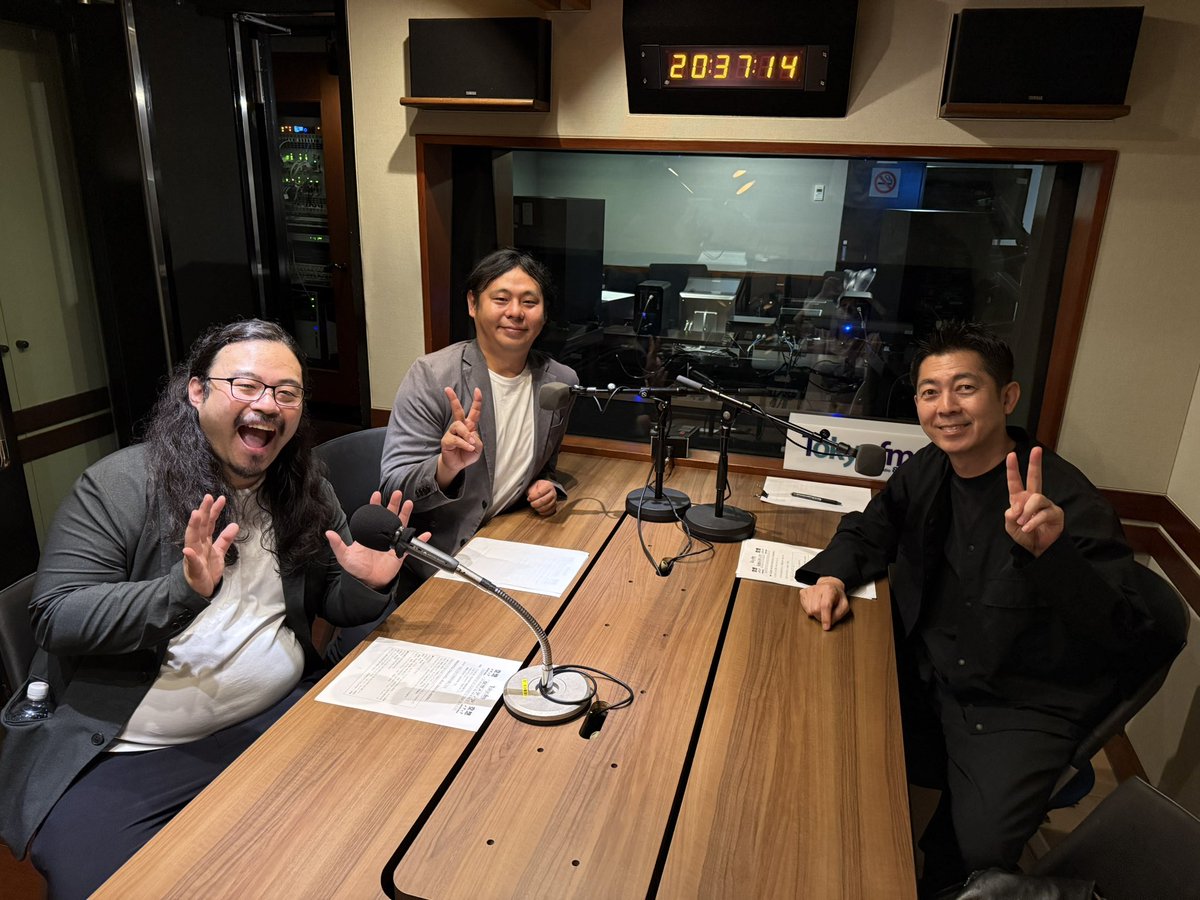 今夜25時からの LINEヤフー presents
「#空想メディア」
お笑いコンビ、カゲヤマの2人をお迎えします！

📌コンビ名の由来

📌2人がコンビを組んだきっかけ！
 
radiko⬇️
radiko.jp/#!/ts/FMT/2025…