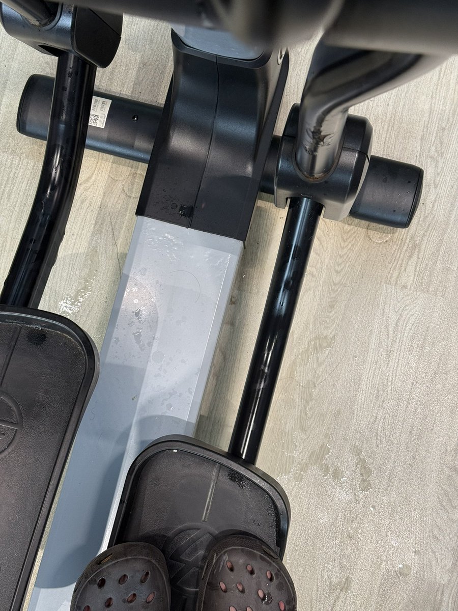 在健身房的日子总是汗如雨下...
能感觉到女生大多都是练臀，男生大多都是练胸背哈哈哈