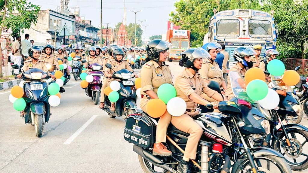 नारी सुरक्षा, सम्मान एवं स्वावलंबन के लिए प्रारम्भ किए गए #MissionShakti5 के दृष्टिगत आज जनपद गोण्डा की महिला पुलिकर्मियों एवं अधिकारियों द्वारा बाइक रैली निकाली गई।
#MissionShakti5