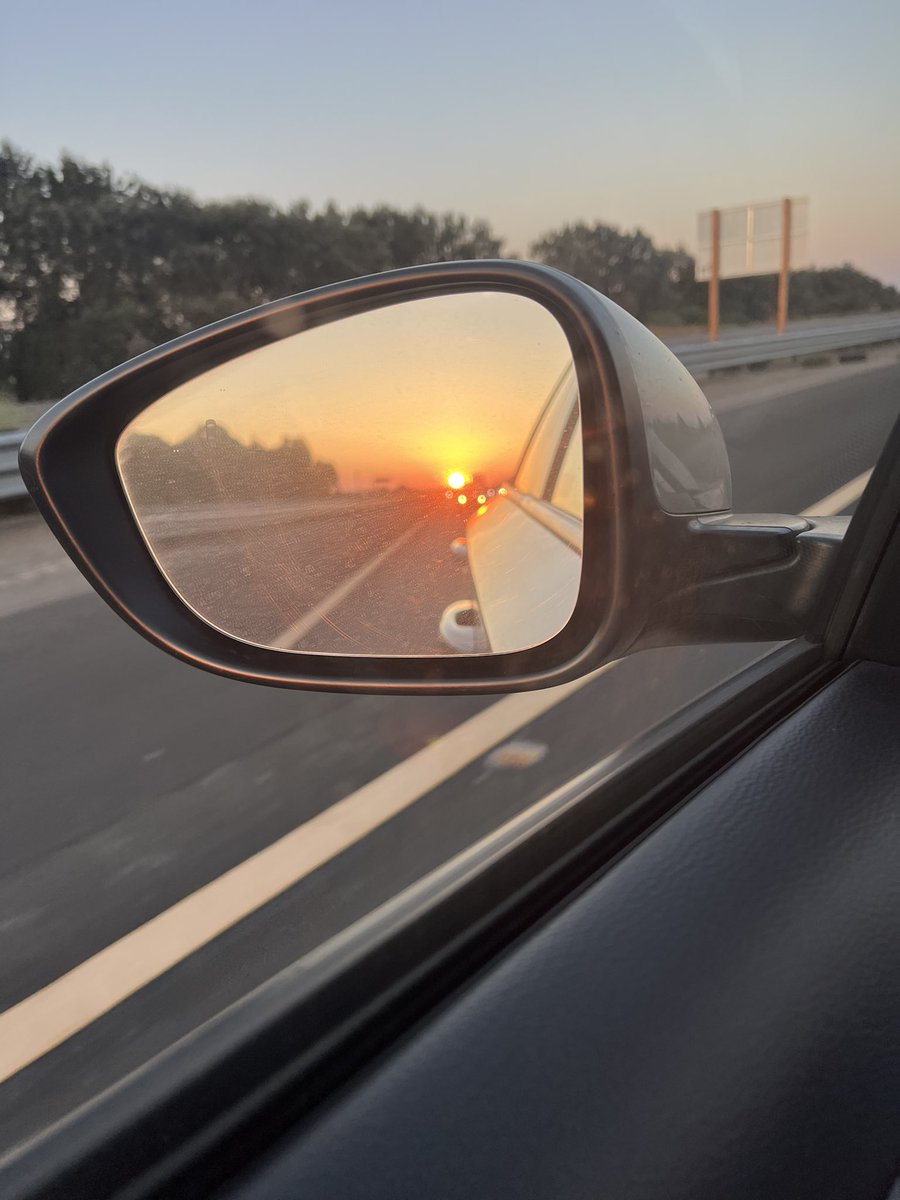 ChessArbitress's tweet image. Watching the sun rise in the rearview. #ArbiterLife
On the way to San Fran for a special outdoor chess event at
 @unplazasf with @SamShankland @MILibrary and @CivicCenter! Join me from 10am to 2pm!