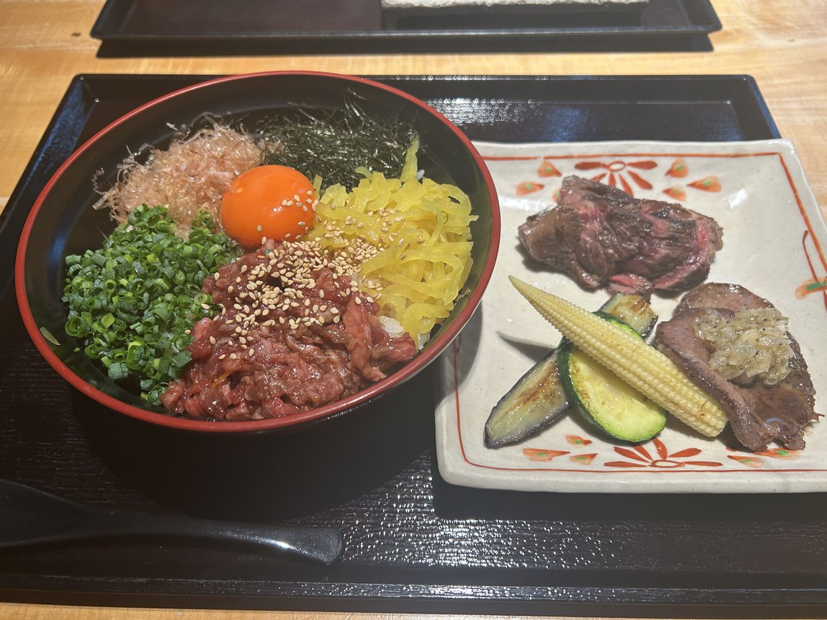 あとは美味い飯を食べたり