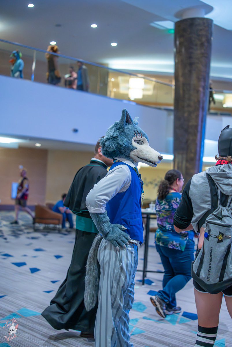 differmitt's tweet image. Having pictures of the side of your fursuit is hella underrated icl