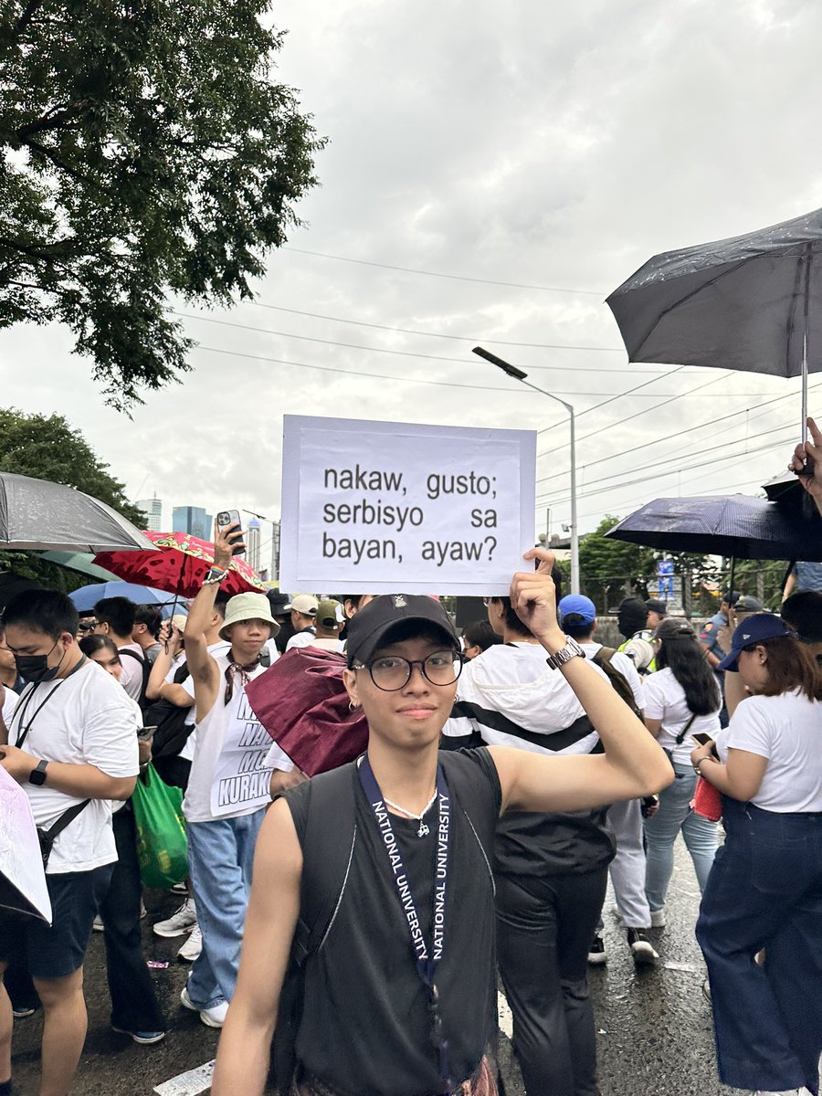 rhodelsazon's tweet photo. #TrillionPesoMarch https://t.co/IYB0DIqBg2
