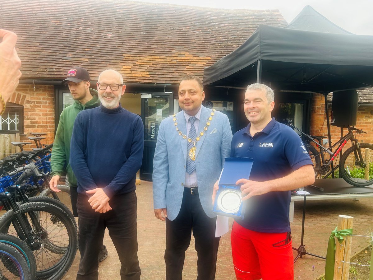 🚴‍♂️ Delighted to officially open the New Cycling Hub at Newbold Comyn and mark the handover of the trails to @MerciaCycle.

Huge thanks to all teams, partners

#WarwickDistrictCouncil #CyclingForAll #GetCycling #BikeWarwickshire #ActiveTravel #PublicSpaces #CommunityHub