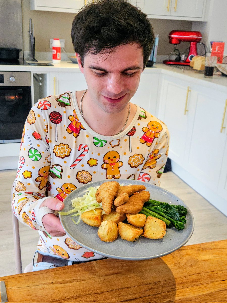 i get quorn dinosaurs with my sunday roast 😇🥰