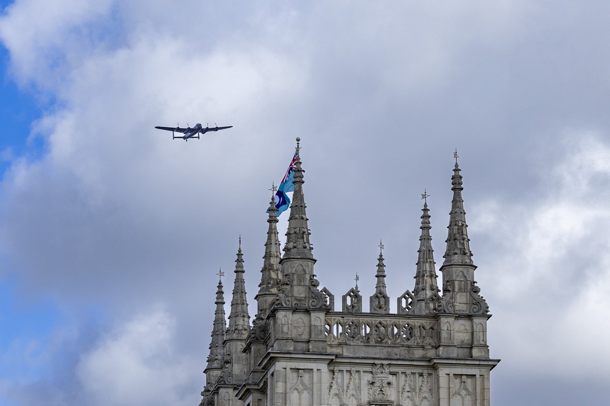 RoyalAirForce's tweet image. Today, at the #BattleOfBritain service at @‌wabbey, we remembered the historic battle and the 1,497 RAF &amp;amp; allied aircrew who gave their lives for our freedom.

Read more at: raf.mod.uk/news/articles/…

#LestWeForget