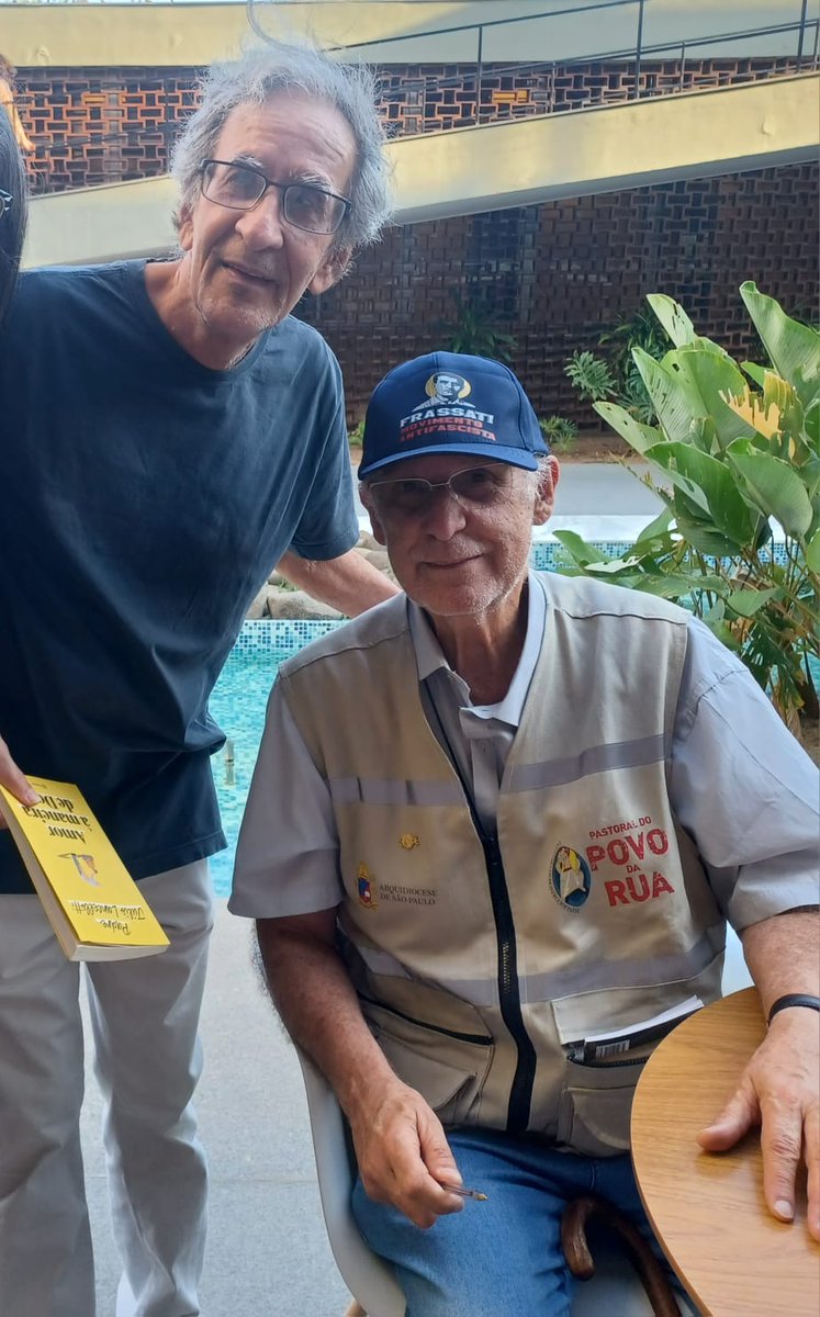 Manifesto das águas! 
A memória mais antiga da terra é água. Festival de Vida sustentável, Livmundi, no MAM RJ, onde se falou sobre solidariedade como horizonte e semente de Re-Existência, Com falas de @padrejuliolancellott <a href="/andretrig/">André Trigueiro</a> André Trigueiro e Mãe Flávia Pinto.