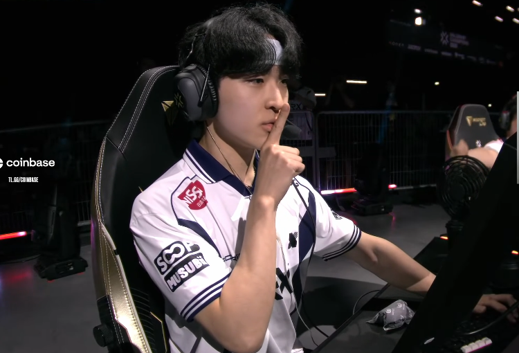 nanobombs's tweet image. BEYN DOING THE FAKER POSE