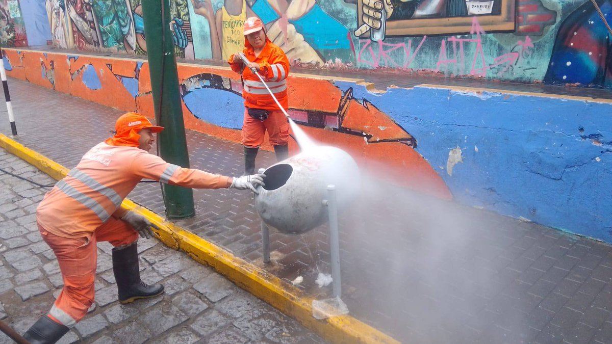 #BarrancoLimpio para recibir a sus visitantes
Calles limpias, ordenadas y desinfectadas.
El plan integral de limpieza en todo el distrito se viene desarrollando desde las primeras horas de la mañana por el personal de gestión ambiental.