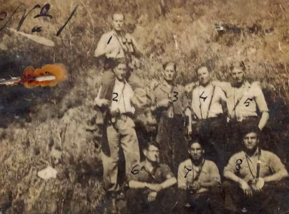 La Ciudad de la Selva, el gran campamento secreto de los guerrilleros antifranquistas.

La Federación de Guerrillas de León-Galicia desafió al régimen desde el mítico refugio de los montes de Valdeorras.

No fue una leyenda, porque los vecinos y la Guardia Civil conocían su