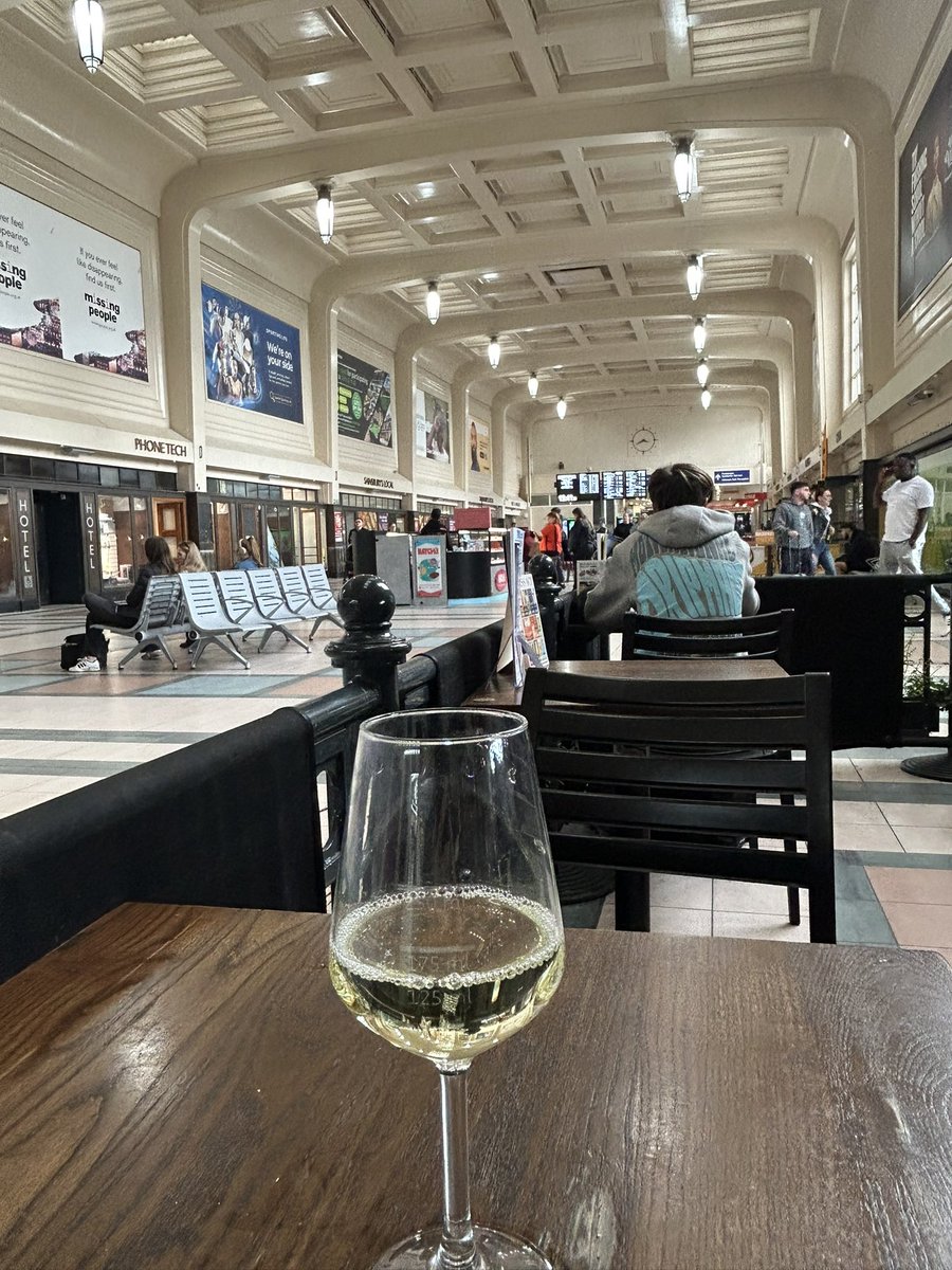 Wetherspoonser's tweet image. Leeds station Spoons has no name. I would say that is a generous small Villa Maria. I’m in one of the two beer ‘gardens’…