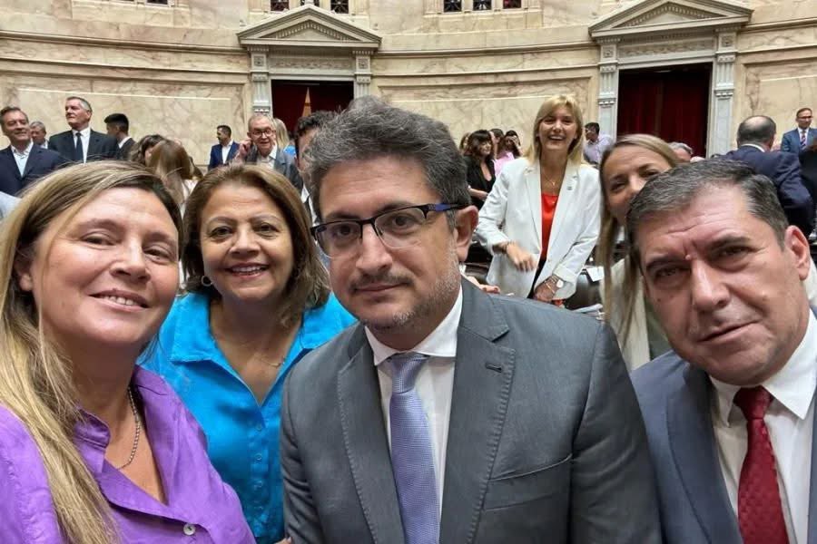 🔴 “Necesitamos diputados nacionales como Gabi y Ricky que dicen no al autoritarismo” 

El candidato a diputado provincial por #FuerzaPatria  <a href="/martillanez/">martin illanez</a> alertó sobre la crisis política e institucional que atraviesa el país y cuestionó a quienes dejaron sus convicciones en la ⤵️