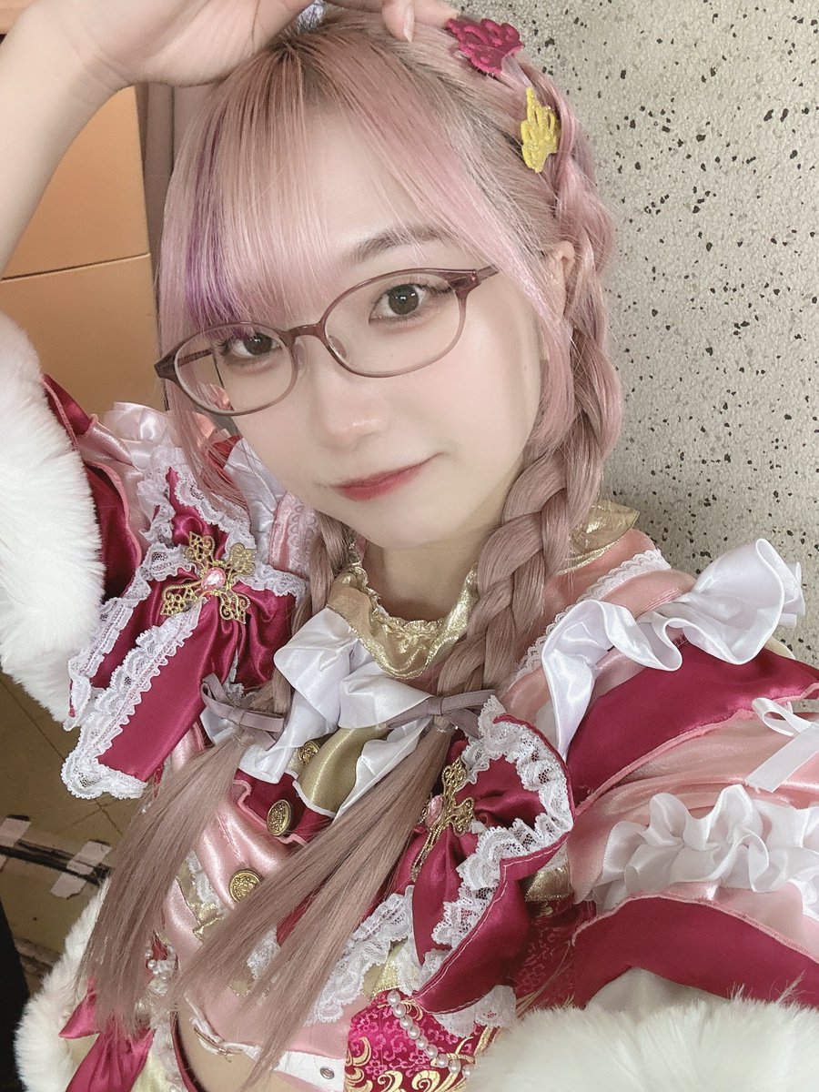 TOP_rinka's tweet photo. 1日ほんとにありがとうございました！！

うさみたんとのユニットたくさんあるの嬉しかった💭うるうるしながらもやりきったし、たくさん愛を伝える動きしました💖
ソロもよかったよね✨✨

対バンはキューピッドで連行したらびっくりしててドッキリ成功した気分になったよ！笑 https://t.co/lkxDpFzbvc