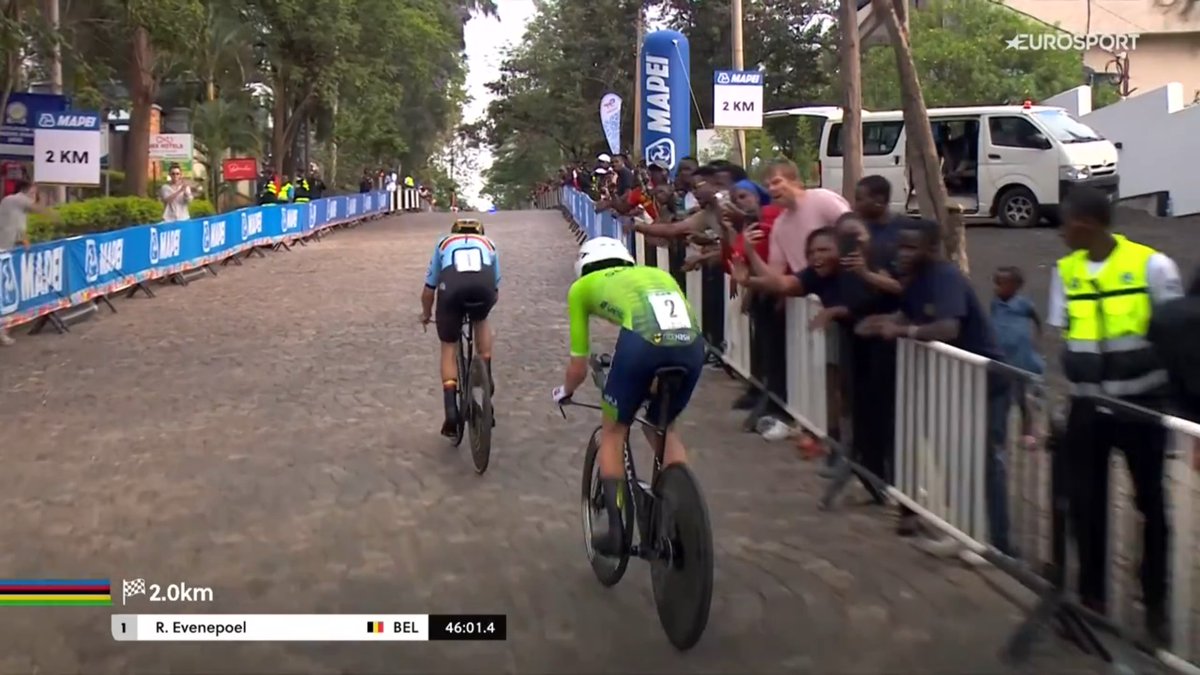 EVENPOEL CATCHING AND PASSING POGACAR after starting 2:30 behind him! 😱 Iconic moment in Kigali. 
#Kigali2025