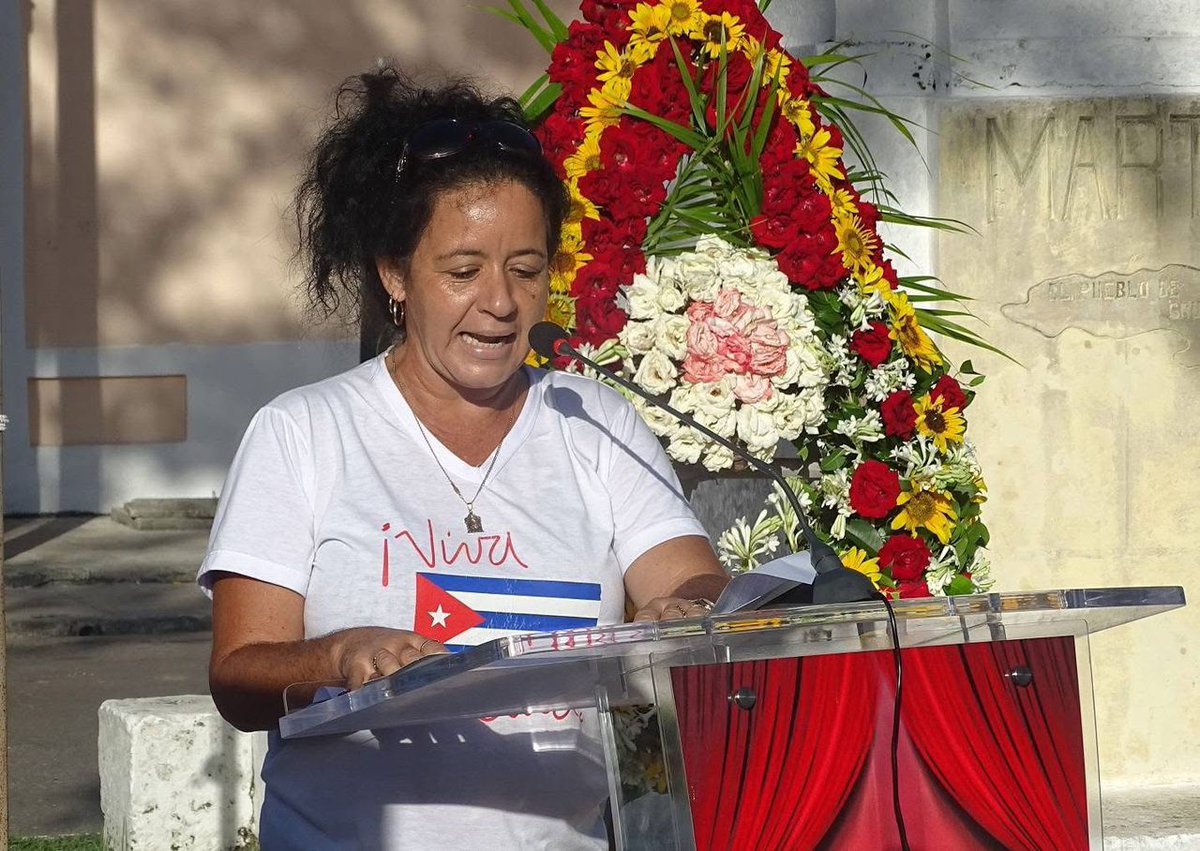 Miguel Díaz-Canel Bermúdez (@diazcanelb) on Twitter photo Lamentamos mucho el fallecimiento de Diomisley Llerena, primera secretaria del <a href="/PartidoPCC/">Partido Comunista de Cuba</a> en Cruces.
Enviamos fuerte abrazo y condolencias a la familia, amigos y compañeros de trabajo de quien fue una revolucionaria incansable, siempre en la vanguardia de nuestra organización. Lamentamos mucho el fallecimiento de Diomisley Llerena, primera secretaria del <a href="/PartidoPCC/">Partido Comunista de Cuba</a> en Cruces.
Enviamos fuerte abrazo y condolencias a la familia, amigos y compañeros de trabajo de quien fue una revolucionaria incansable, siempre en la vanguardia de nuestra organización.