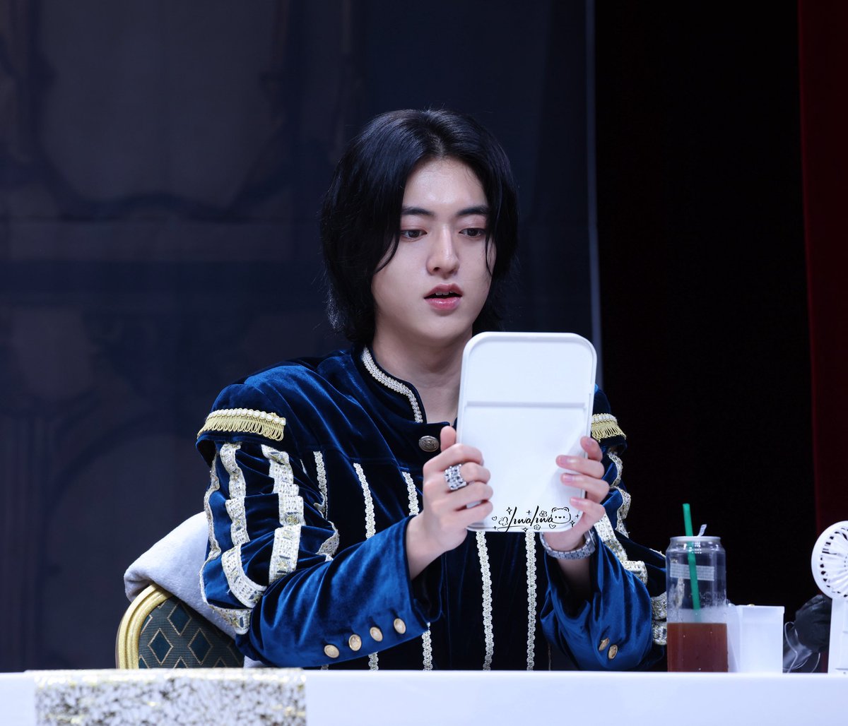 250921 mp

이 세상에서 가장 잘생긴 남자는 누구인가요?

당연히 HARUTO!!!!!!!!!🥰🥰🥰

#ハルト #하루토 #HARUTO 
#트레저 #TREASURE