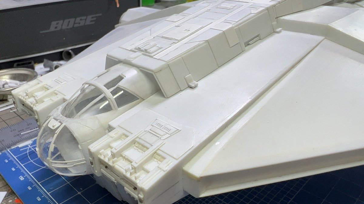 GillesV27t's tweet image. パネル貼ったらゴチャメカ　SW模型の楽しい作業とは言えコンマ3以下のスリット構造は簡単には行かないのでプラ棒並べて整形でなんとか。結構作業してるけど進捗見えないの。でも結構ゴチャゴチャして来た。
#144theghost #ghostphantomII #scratchbuild