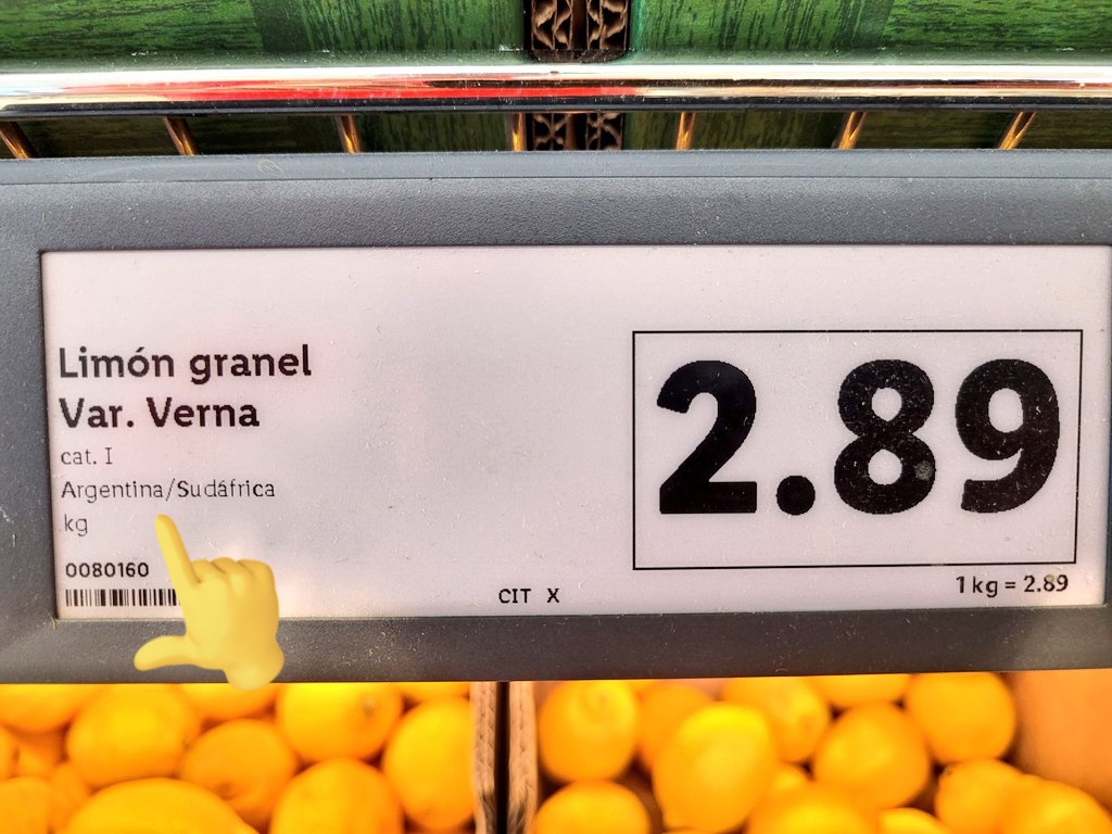 alfalfark's tweet photo. ¿En serio @lidlespana?
Los agricultores españoles arruinándose y compráis los limones en Argentina o Sudáfrica? https://t.co/AI4udM4CoQ