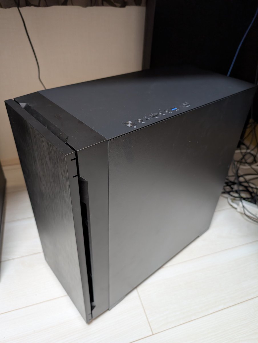 nekonabe29's tweet photo. 1ヶ月ほどずっとバラしたまんまだったPCを組み直して、windowd11対応PCに。

これでようやくゲームが出来る。 https://t.co/pY4VBv7Qa7