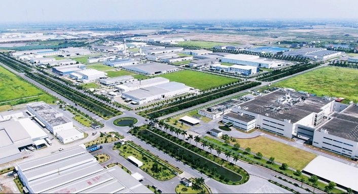 #Nagpur 
JSW Group to establish a massive industrial project in #ButiboriMIDC, investing ₹25,000 crore in lithium-ion battery manufacturing and concentrated photovoltaic systems, creating 5,000 jobs. Expansion in five phases.
<a href="/nagpur_matters/">NagpurMatters</a>