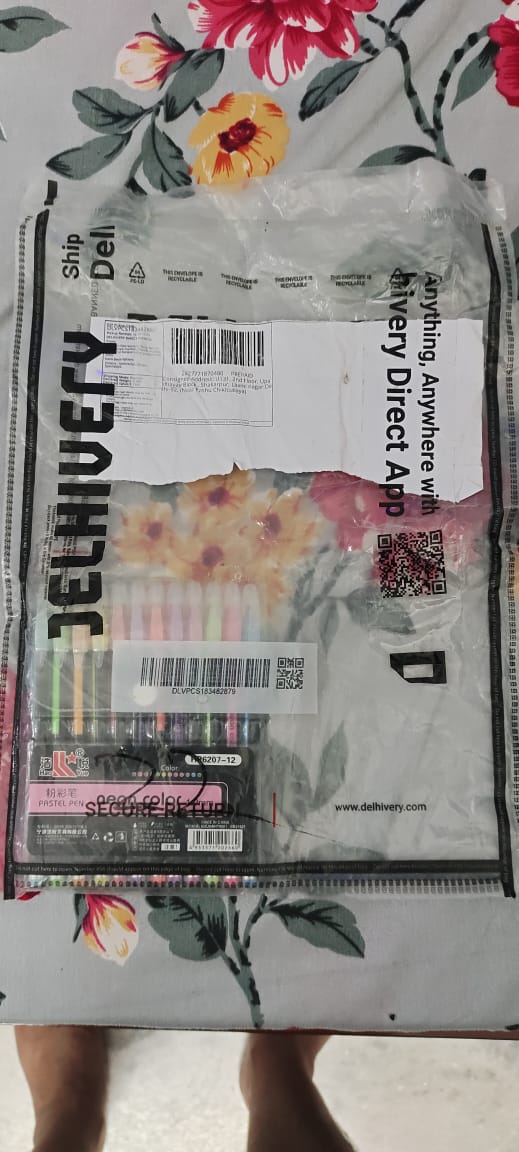 iamdabm's tweet photo. @delhivery last saturday I booked a courier from your app, the parcel was picked up after 3 days and spectacles were sent and wrong product was delivered. I am unable to create a query from your mobile app. Details in attachment https://t.co/bw2DSrpAUw