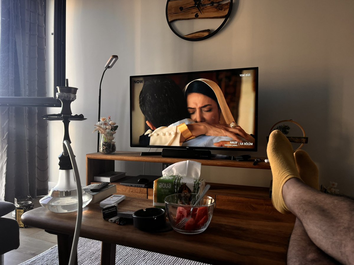 Şive katliamlı,  bol siyah lüks model arabalı, geliyem, gidiyem argümanlı saçma bir dizi daha yayında 😀 5 dk’mı heba etmişem🤣🤣🤣