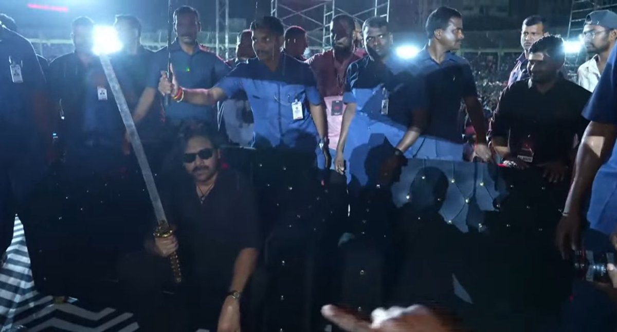 omkar1518's tweet image. Orey 🤣🤣🤣🤣
#OGPreReleaseEvent