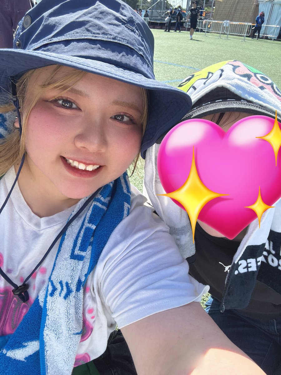 にん tweet media