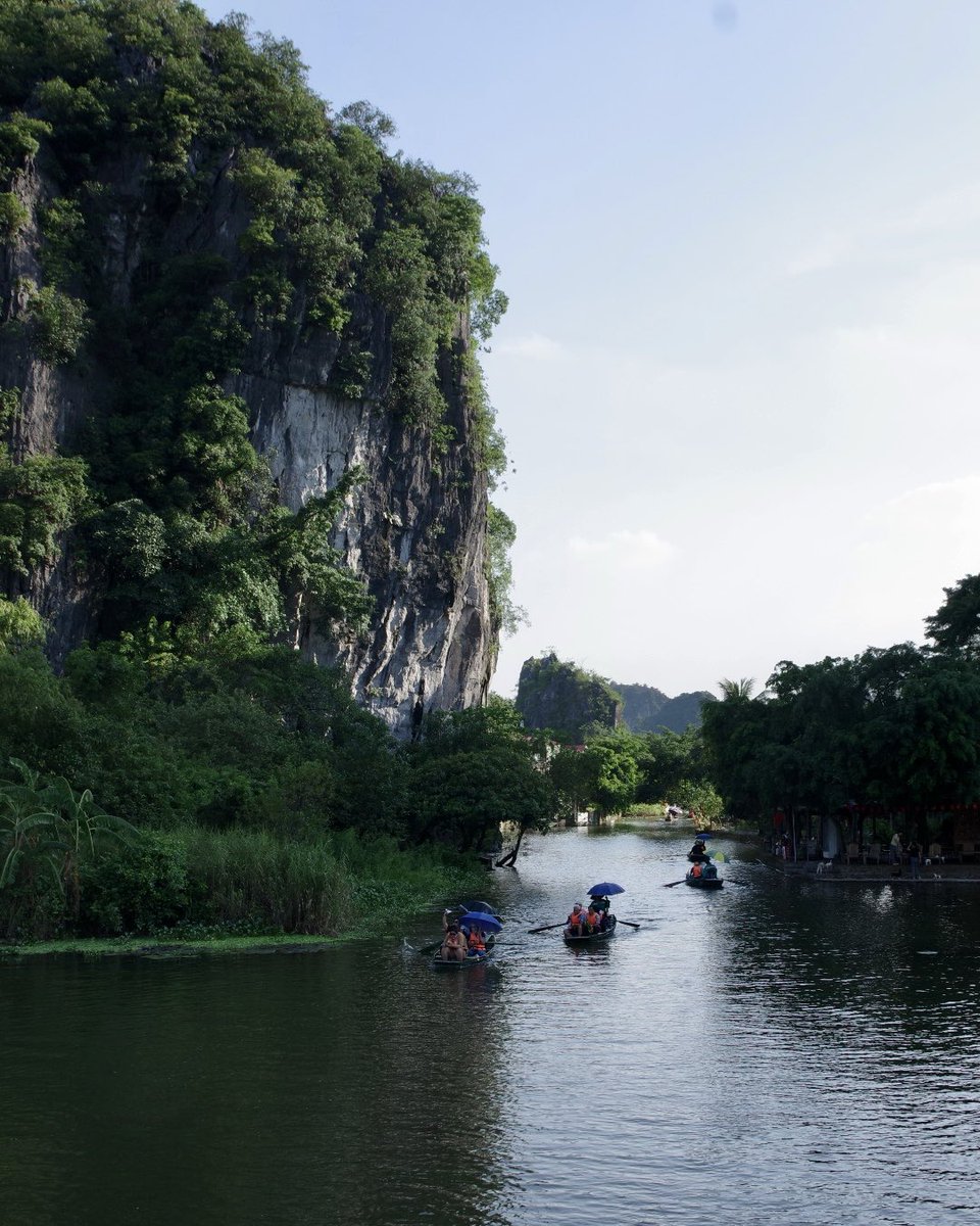 beyondborders23's tweet image. #ニンビン #NinhBinh 🇻🇳
#遠足

ハノイから車で２時間前後の場所にある
ニンビンという村に行った
陸のハロン湾みたいな独特の景観と
のどかな田舎風景を滝汗流しながら堪能した