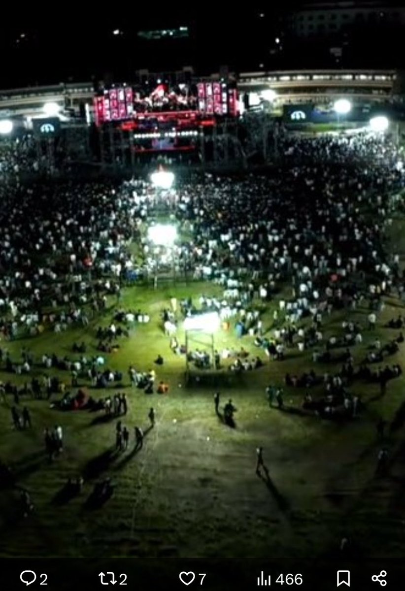 TarakHollic's tweet image. Ah crowd entra babu chimalu velladaniki kuda space ledhu 😂
#OG #OGPreReleaseEvent