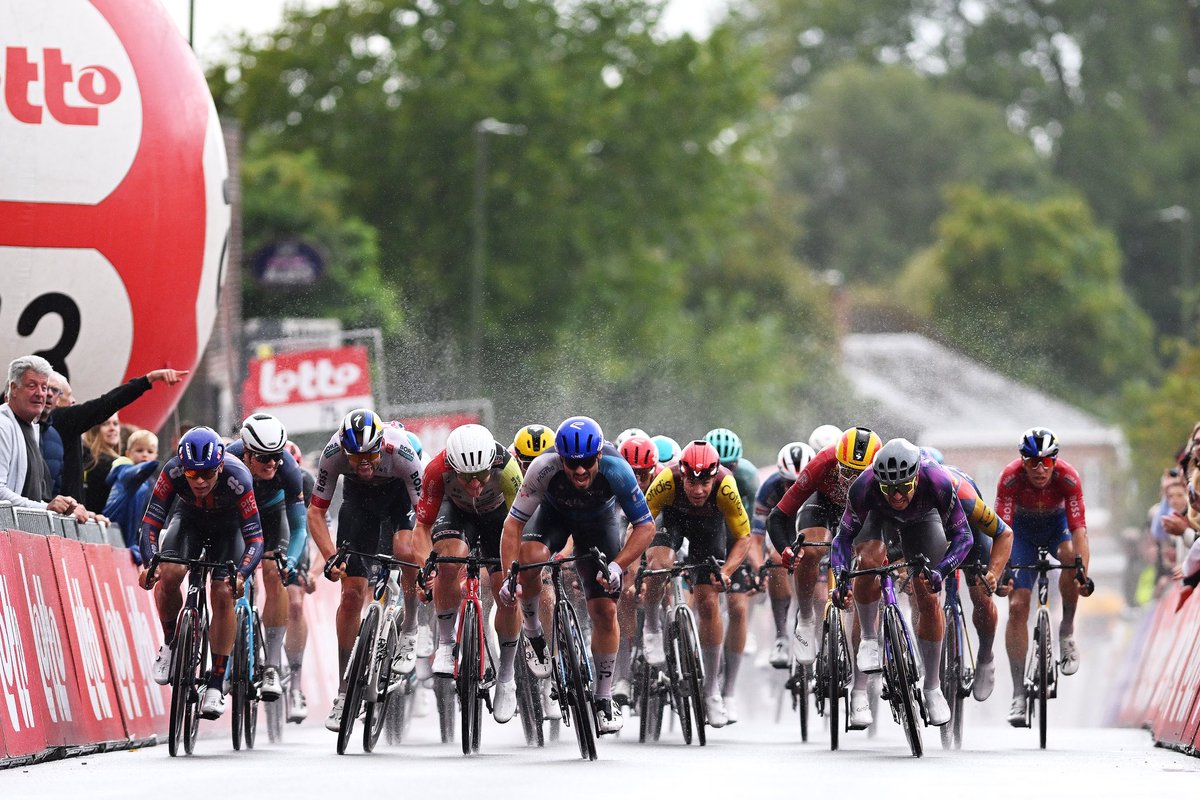 Milan Fretin dans le top 10 ! 🌧️

Après sa chute vendredi, notre sprinteur belge décroche la 8️⃣e place sur la #GooiksePijl 🇧🇪

📷 Getty Images