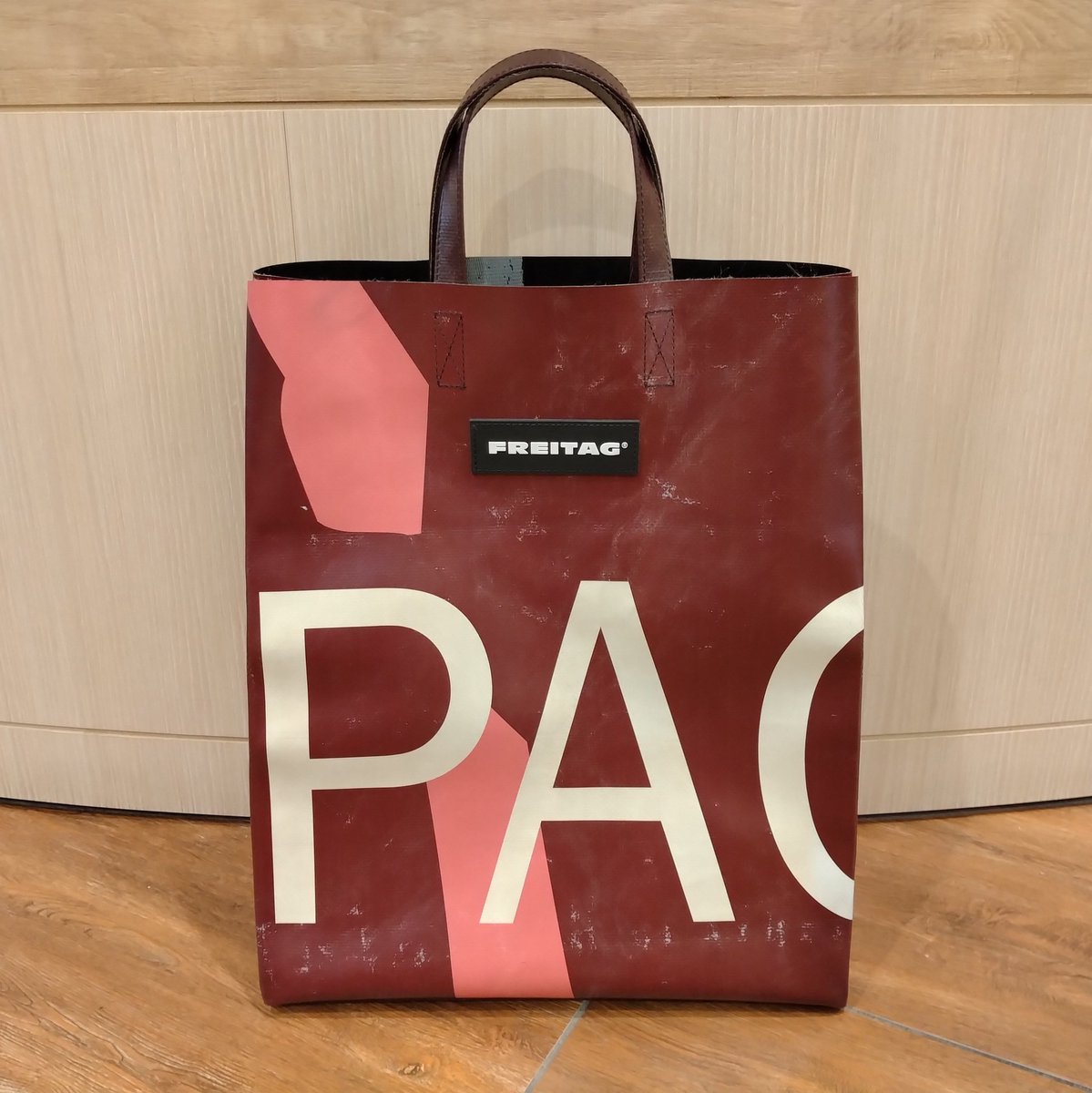 tsuyogoro527's tweet photo. FREITAG F52 MIAMI VICE
#frtg #freitag #freitaglab
#f52 #miamivice
#フライターグ
#マイアミバイス https://t.co/S0hD7d82Lq