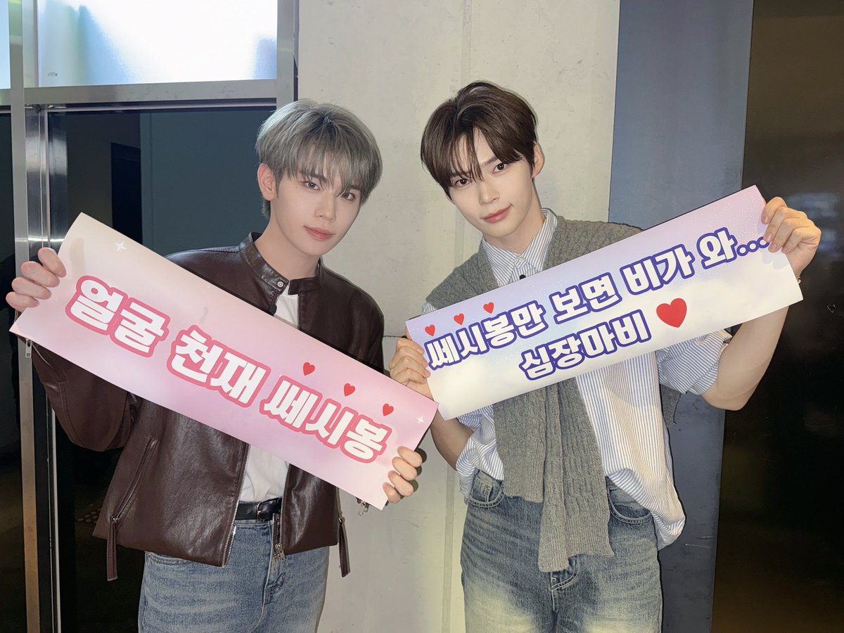 _𝗭𝗘𝗥𝗢𝗙𝗢𝗖𝗨𝗦

천안즈가 불러주는 ‘하얀 손수건’이라면, 제로즈는 그 손수건이 검은색으로 물들 때까지 들을 수 있어요…🥹💙

#ZEROBASEONE #ZB1 #제로베이스원 
#SUNGHANBIN #KIMTAERAE 
#성한빈 #김태래