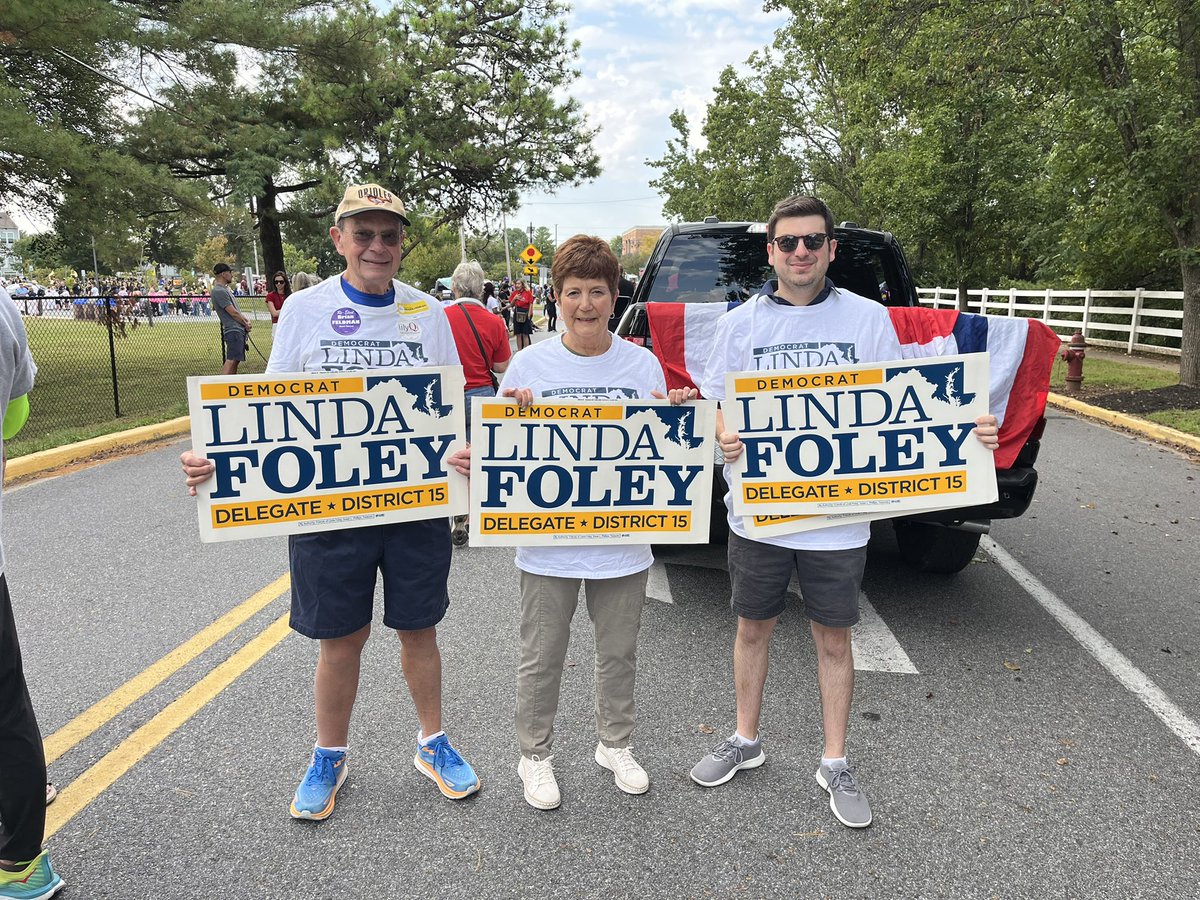 Dan_Alpert's tweet photo. Team Foley and District 15 Dems showed up strong to Poolesville Day! 🔵🔵 https://t.co/t4sCSGprLA