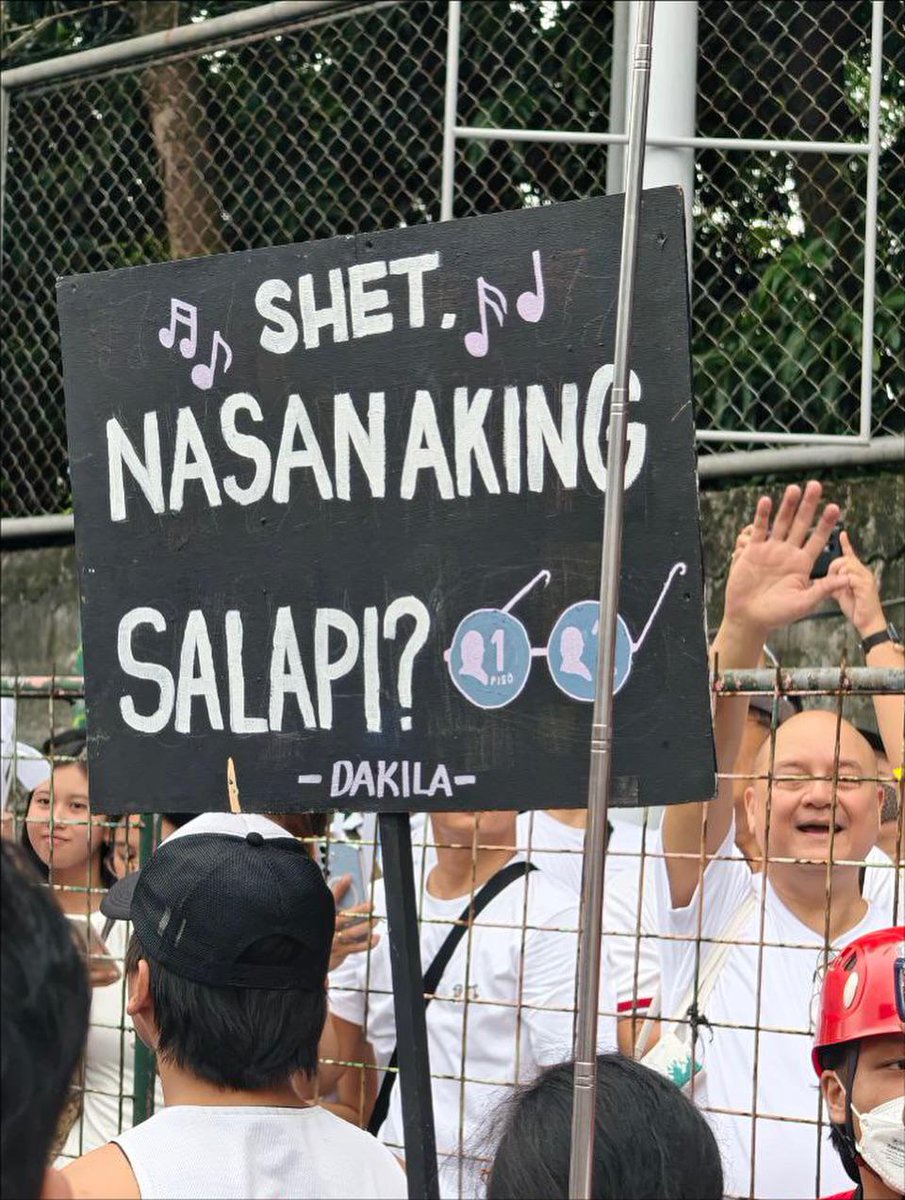 minikiyaaa's tweet photo. PILIPINAS,PIPILIIN KA SA ARAW-ARAW. 🇵🇭 With fire in our hearts and love for the Philippines in our souls,we marched.May this be the generation that breaks the chains of corruption,It must end.What was stolen was never theirs to keep but ours to build the Philippines we love https://t.co/p4GGBEUpN4