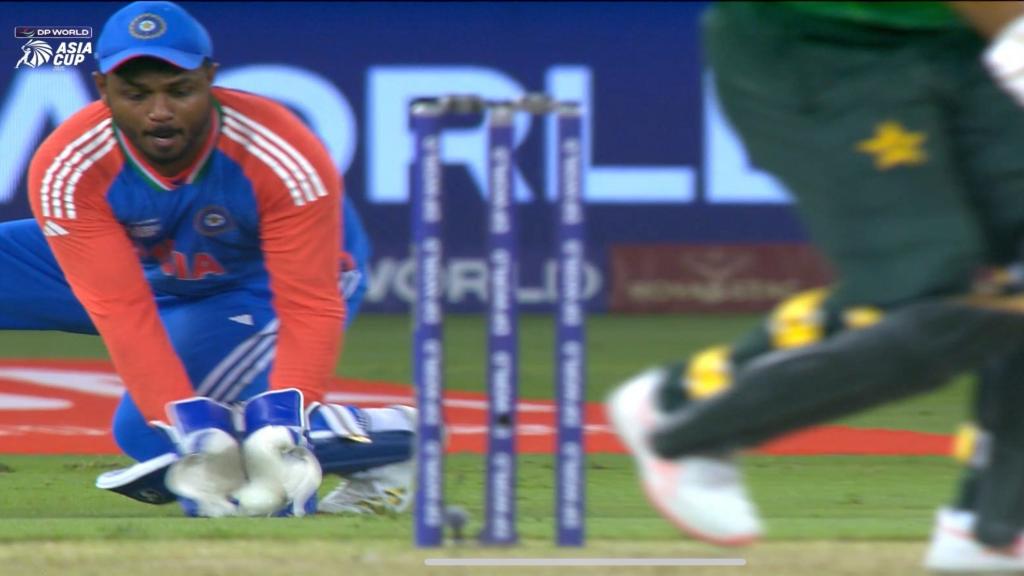 ا تنہائی بری بات 
#PakVsInd #FakharZaman #AsiaCupT20
#PakVsInd
