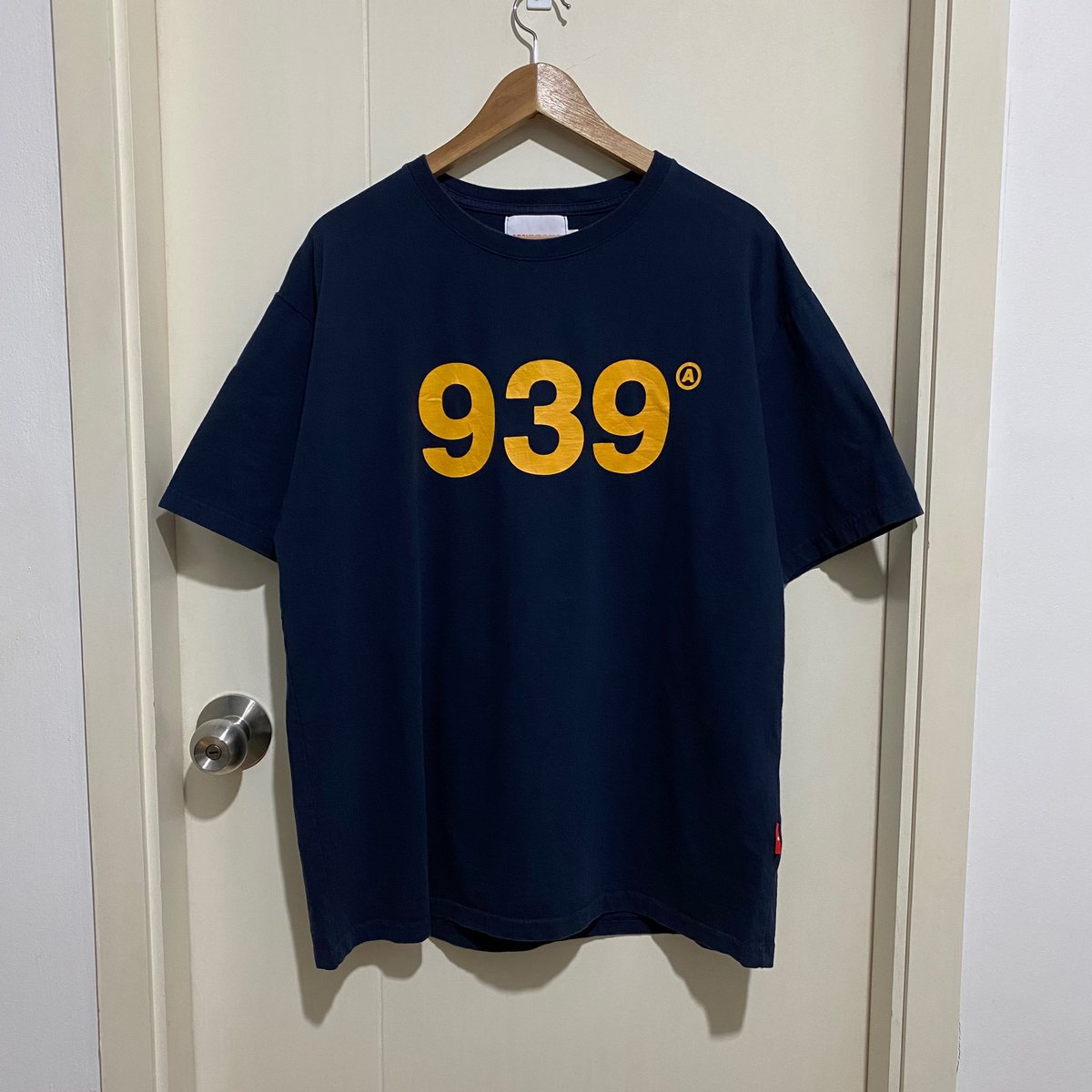 koffwhitesecond's tweet photo. ARCHIVE BOLD 939 TEE ☆ สีกรมแบรนด์ฮิตราคาแรง ไอดอลเกาใส่กันเยอะ รุ่นนี้น้องมายากนะคับ 10/10

♡ อก46 ยาว28
♡ 490 บาท รวมส่ง

#สเวตเตอร์เกาหลี #สเวตเตอร์มือสอง #ไอดอลใส่ #ส่งต่อเสื้อผ้ามือสอง #ส่งต่อstylist #NCTDREAM #ตลาดนัดnct #พรีออเดอร์เกาหลี #เสื้อยืดเกาหลี #archivebold https://t.co/tyqUl6vbmJ