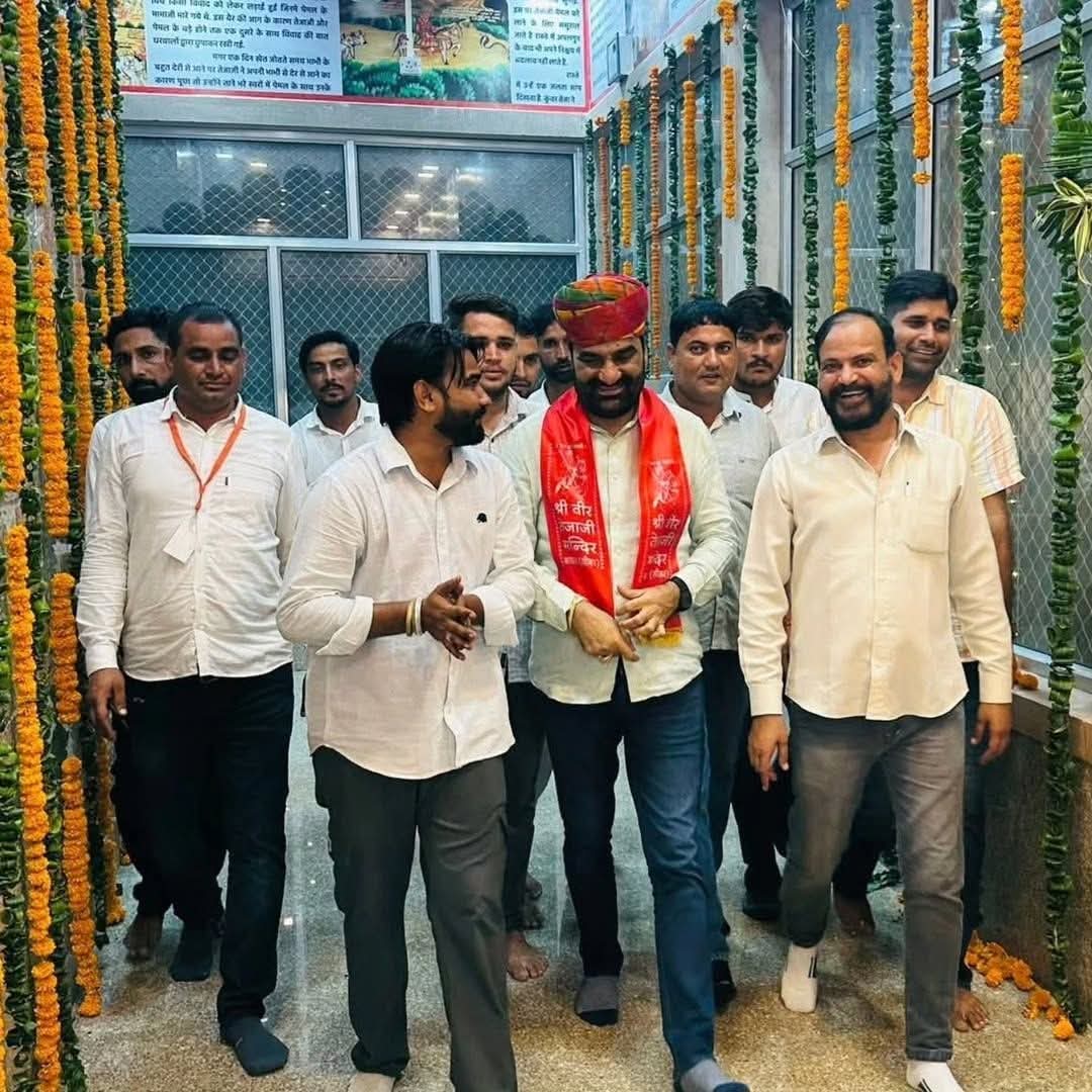 mangalgotiya03's tweet image. युद्ध नहीं जिनके जीवन में
वे भी बड़े अभागे होंगे।
या तो प्रण को तोड़ा होगा
या फिर रण से भागे होंगे।

#HanumanBeniwal 
#Rajasthan #TeamHb
@RLPINDIAorg