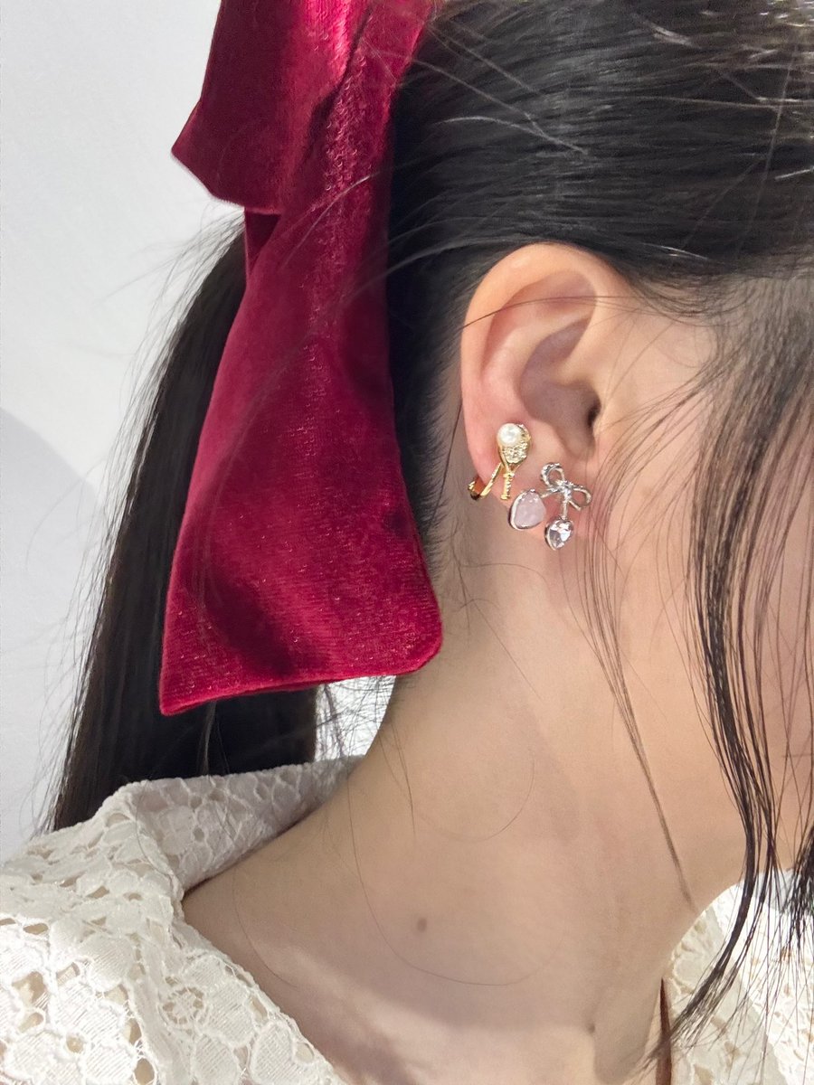 皆さんにお洋服凄く褒めてもらえて…！🙏🏻
劇リョ桜乃ちゃんイメージで作りました🎀
せっかくなので色々写真載せちゃう〜
イヤリングは🎾とリボン🍒！
テニフェスまじで最高でした〜〜〜〜！！