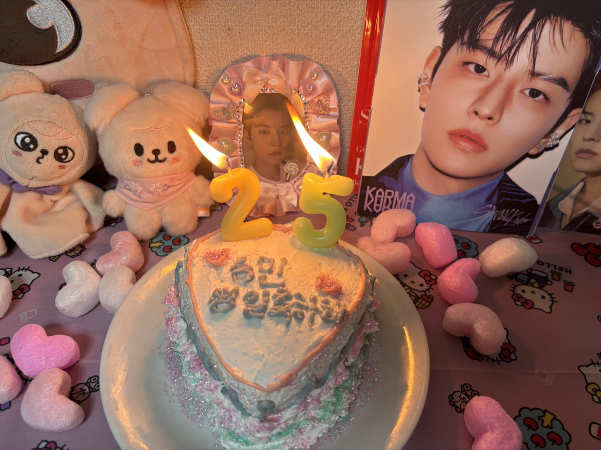 atup1e's tweet photo. 세계에서 제일가는 스트레이키즈 의 승민이 멍멍이🐶🐾 생일 축하해🩷🩷🩷
당신의 노래가 너무 사랑해요〜🩷 계속 사랑해🫶
#세상가장_푸르른_승민이_생일
#GoldenVoiceSeungminDay
#HappySeungminDay #SeungminxBurberry   #SeungminxLFW2025
#Seungmin  #승민  #StrayKids https://t.co/0nu7VdKM1F