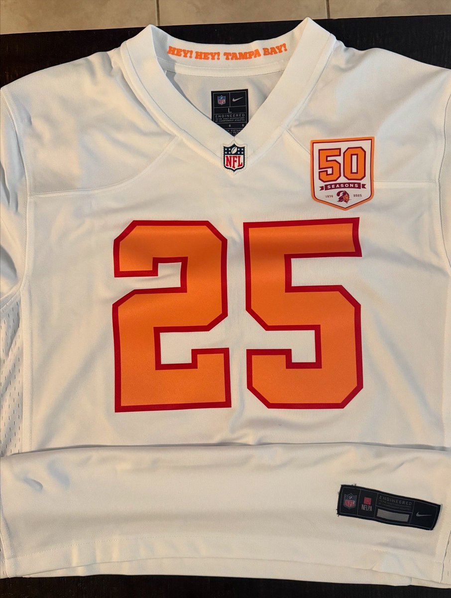 Blaze_813's tweet photo. Much love to the @Buccaneers for inviting me to home opener and giving me a custom jersey #Buccaneers https://t.co/QBEHxz9DDF
