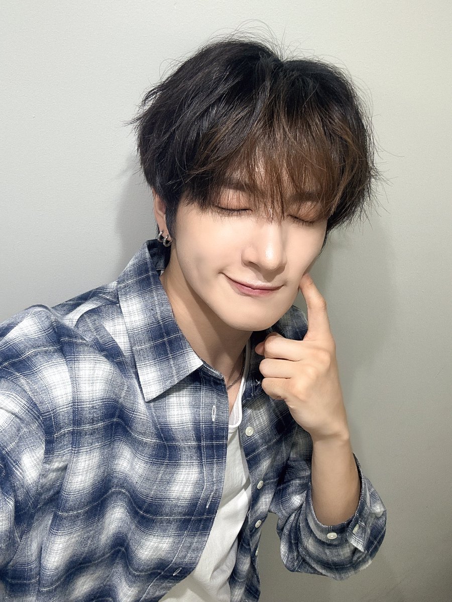 TRENDZ_OFFCL's tweet photo. [#윤우] 오늘은 좀 귀엽게(?)🐺

#FROM_TRENDZ #TO_FRIENDZ #TRENDZ #트렌드지 https://t.co/8rlmX6GTCL