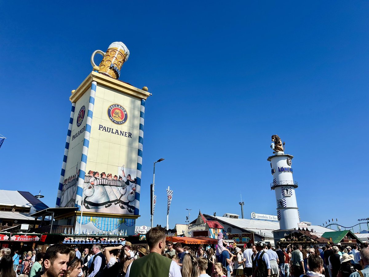 TerranAdvs's tweet photo. 🎉 Prost from #Oktoberfest! 🍻 Check out my live stream from the Pauliner Beer Hall, capturing the epic band procession kicking off the festivities! Sorry for the shaky cam—got swept up in the Bavarian vibes! 🎶 Join the party: https://t.co/KYHtXC3NdK https://t.co/CchxE0XPmT