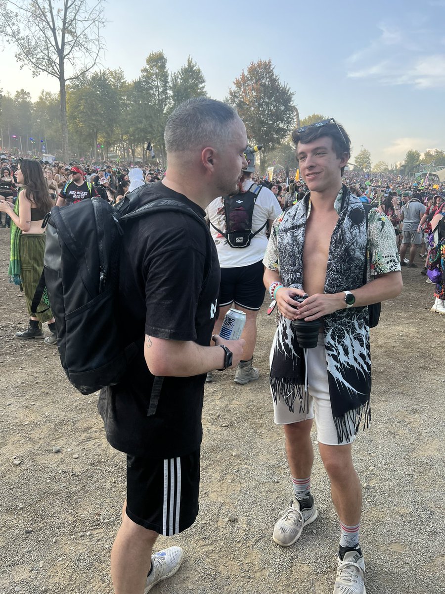 When the dubstep goat met the rocket league goat at Lost Lands

(He bought my merch 😭)

<a href="/KronoviRL/">Kronovi</a> ❤️🙌